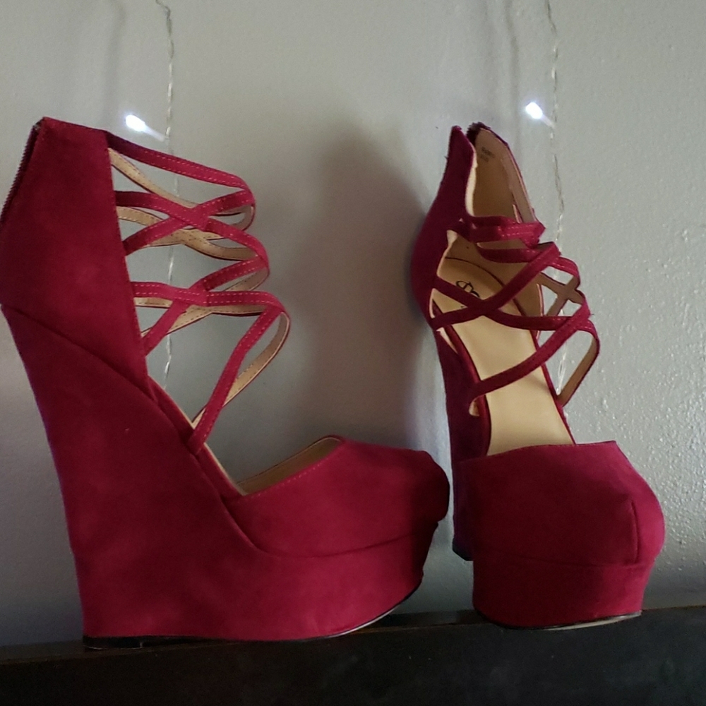 *SOLD ON MERCARI* Scene Wedge Heels